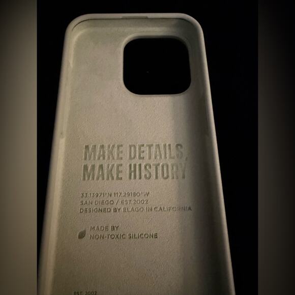 elago sage green silicone liquid w Octobuddy Suction cup mount iphone 15 pro - Picture 5 of 10